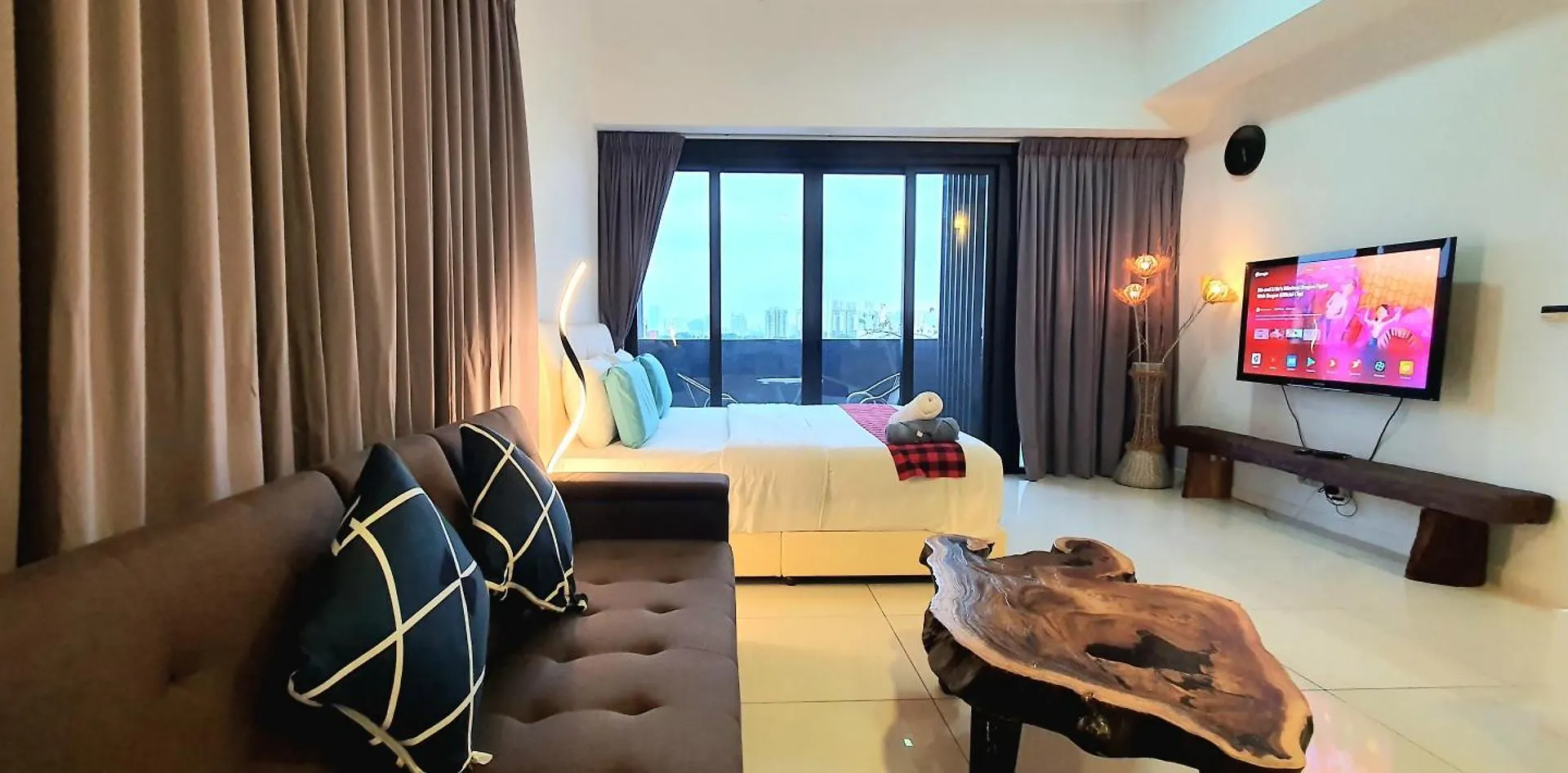 Mcity With Pool Kl City View Kuala Lumpur Homestay