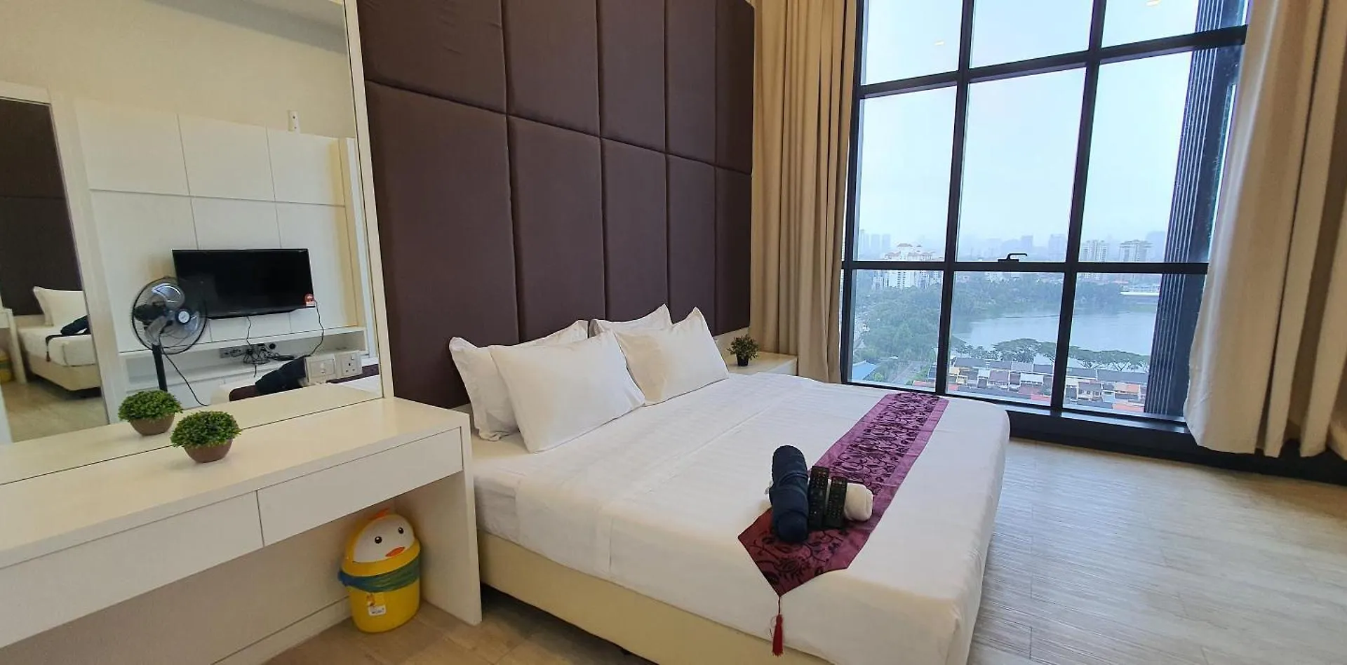 Mcity With Pool Kl City View Kuala Lumpur Homestay